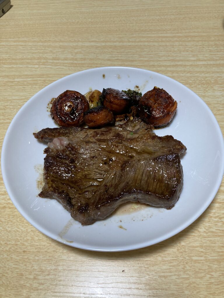 牛肩ロースのステーキ画像